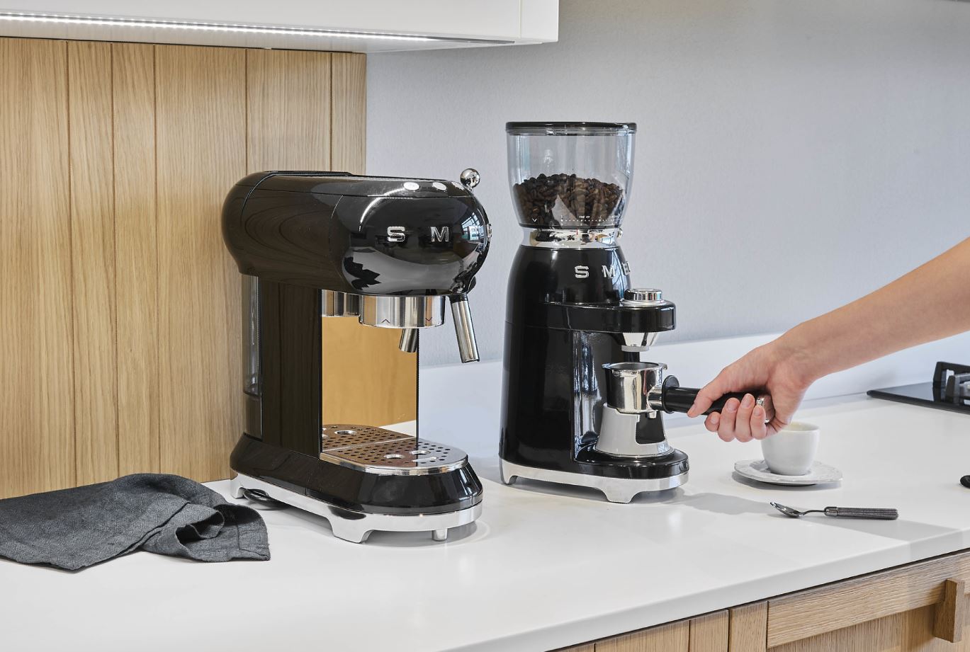 Smeg CGF01 Kaffeemühle im 50er Jahre Retro Design 3 Mahlgradstufen elektrisch