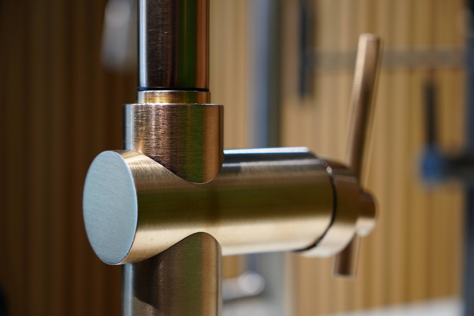 Detailaufnahme einer hochwertigen Gessi Küchenarmatur