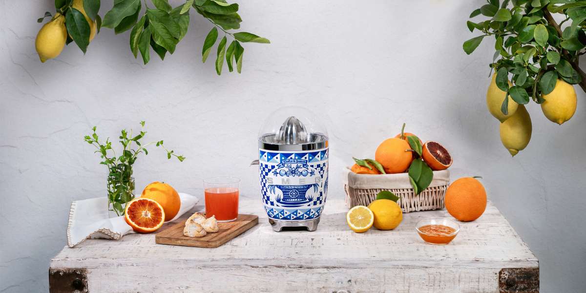 Smeg CJF01DGBEU Zitruspresse im Dolce & Gabbana Design Blu Mediterraneo |  lax-online.de